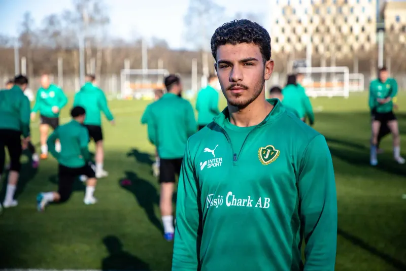 Elias Boulos skriver lärlingsavtal
