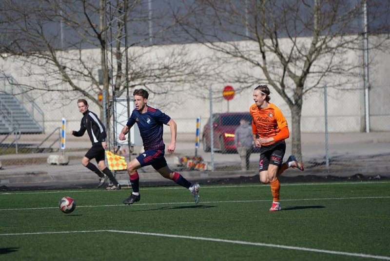 Målrikt i soligt Karlskrona